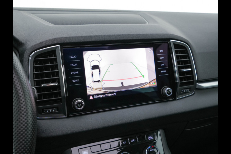 Škoda Karoq 1.5 TSI ACT Business Edition Plus (INCL.BTW) Aut. *PANO | FULL-LED | CANTON-SOUND | DAB+ | CAMERA | NAVI-FULLMAP | KEYLESS | PRIVACY-GLASS | ECC | PDC | CRUISE | TOWBAR | 17''ALU*