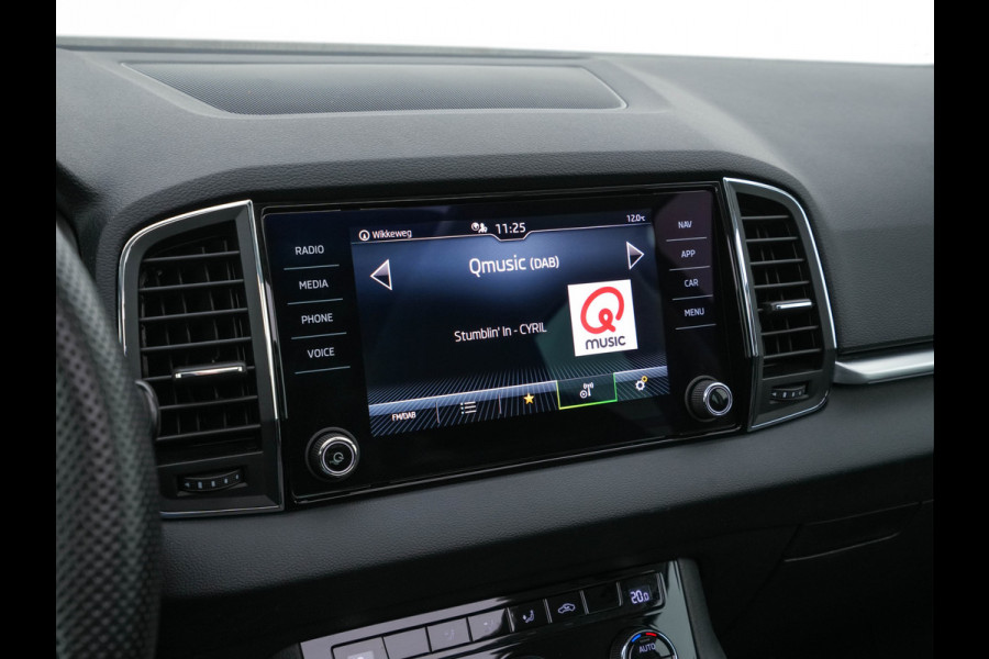 Škoda Karoq 1.5 TSI ACT Business Edition Plus (INCL.BTW) Aut. *PANO | FULL-LED | CANTON-SOUND | DAB+ | CAMERA | NAVI-FULLMAP | KEYLESS | PRIVACY-GLASS | ECC | PDC | CRUISE | TOWBAR | 17''ALU*