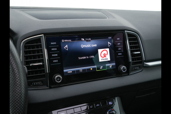 Škoda Karoq 1.5 TSI ACT Business Edition Plus (INCL.BTW) Aut. *PANO | FULL-LED | CANTON-SOUND | DAB+ | CAMERA | NAVI-FULLMAP | KEYLESS | PRIVACY-GLASS | ECC | PDC | CRUISE | TOWBAR | 17''ALU*