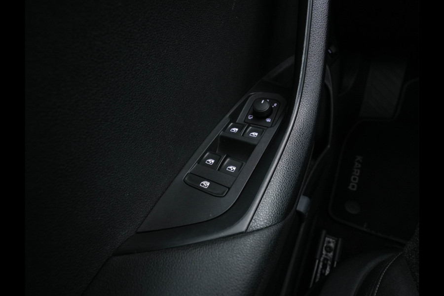 Škoda Karoq 1.5 TSI ACT Business Edition Plus (INCL.BTW) Aut. *PANO | FULL-LED | CANTON-SOUND | DAB+ | CAMERA | NAVI-FULLMAP | KEYLESS | PRIVACY-GLASS | ECC | PDC | CRUISE | TOWBAR | 17''ALU*