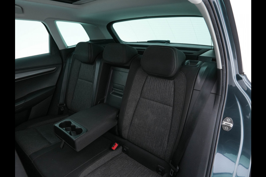 Škoda Karoq 1.5 TSI ACT Business Edition Plus (INCL.BTW) Aut. *PANO | FULL-LED | CANTON-SOUND | DAB+ | CAMERA | NAVI-FULLMAP | KEYLESS | PRIVACY-GLASS | ECC | PDC | CRUISE | TOWBAR | 17''ALU*