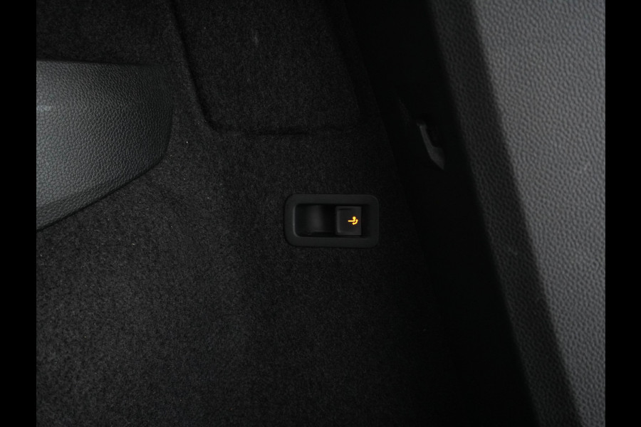 Škoda Karoq 1.5 TSI ACT Business Edition Plus (INCL.BTW) Aut. *PANO | FULL-LED | CANTON-SOUND | DAB+ | CAMERA | NAVI-FULLMAP | KEYLESS | PRIVACY-GLASS | ECC | PDC | CRUISE | TOWBAR | 17''ALU*