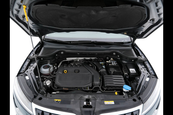 Škoda Karoq 1.5 TSI ACT Business Edition Plus (INCL.BTW) Aut. *PANO | FULL-LED | CANTON-SOUND | DAB+ | CAMERA | NAVI-FULLMAP | KEYLESS | PRIVACY-GLASS | ECC | PDC | CRUISE | TOWBAR | 17''ALU*