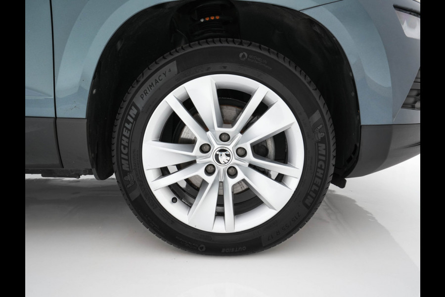 Škoda Karoq 1.5 TSI ACT Business Edition Plus (INCL.BTW) Aut. *PANO | FULL-LED | CANTON-SOUND | DAB+ | CAMERA | NAVI-FULLMAP | KEYLESS | PRIVACY-GLASS | ECC | PDC | CRUISE | TOWBAR | 17''ALU*