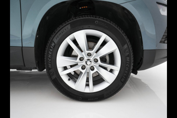 Škoda Karoq 1.5 TSI ACT Business Edition Plus (INCL.BTW) Aut. *PANO | FULL-LED | CANTON-SOUND | DAB+ | CAMERA | NAVI-FULLMAP | KEYLESS | PRIVACY-GLASS | ECC | PDC | CRUISE | TOWBAR | 17''ALU*