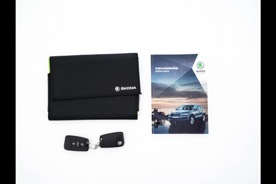 Škoda Karoq 1.5 TSI ACT Business Edition Plus (INCL.BTW) Aut. *PANO | FULL-LED | CANTON-SOUND | DAB+ | CAMERA | NAVI-FULLMAP | KEYLESS | PRIVACY-GLASS | ECC | PDC | CRUISE | TOWBAR | 17''ALU*