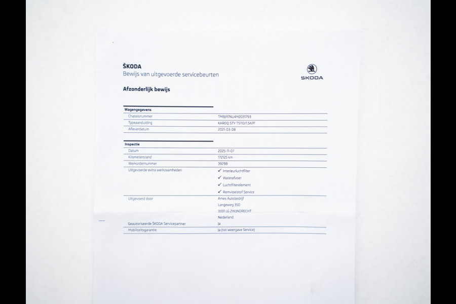 Škoda Karoq 1.5 TSI ACT Business Edition Plus (INCL.BTW) Aut. *PANO | FULL-LED | CANTON-SOUND | DAB+ | CAMERA | NAVI-FULLMAP | KEYLESS | PRIVACY-GLASS | ECC | PDC | CRUISE | TOWBAR | 17''ALU*