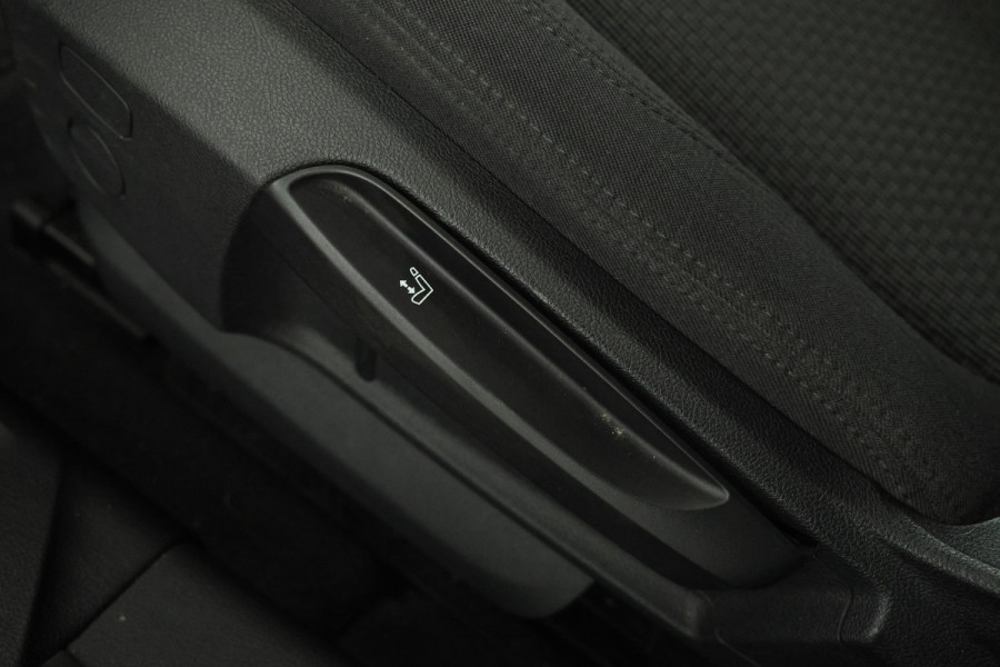 BMW 1-serie 118i 140PK, Navigatie, Climate,