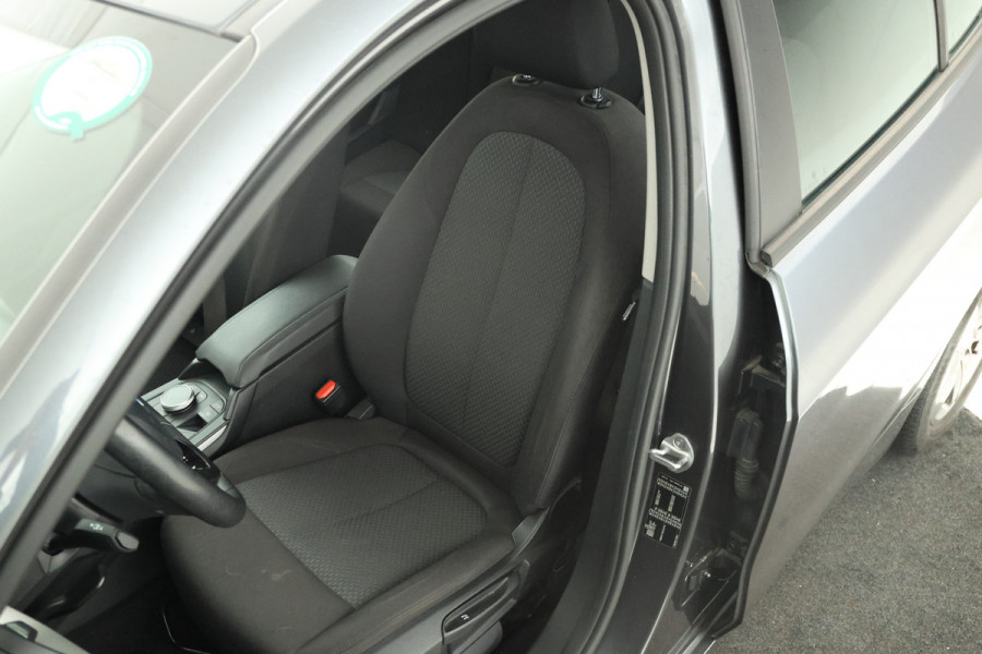 BMW 1-serie 118i 140PK, Navigatie, Climate,