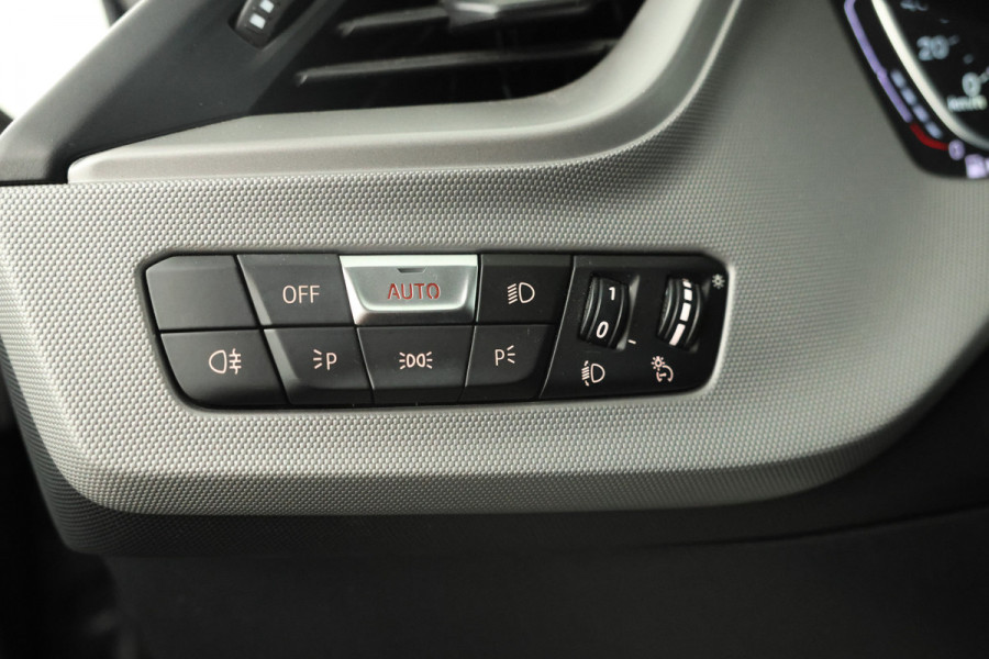 BMW 1-serie 118i 140PK, Navigatie, Climate,
