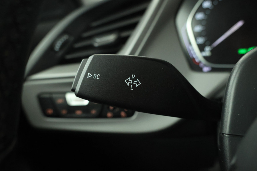 BMW 1-serie 118i 140PK, Navigatie, Climate,