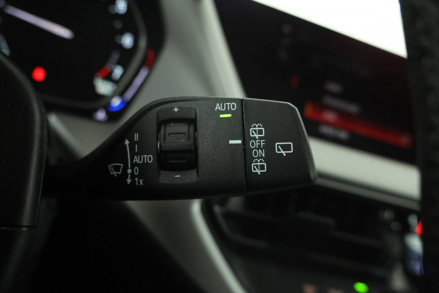 BMW 1-serie 118i 140PK, Navigatie, Climate,