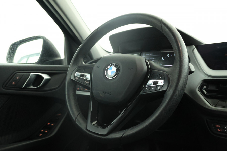 BMW 1-serie 118i 140PK, Navigatie, Climate,