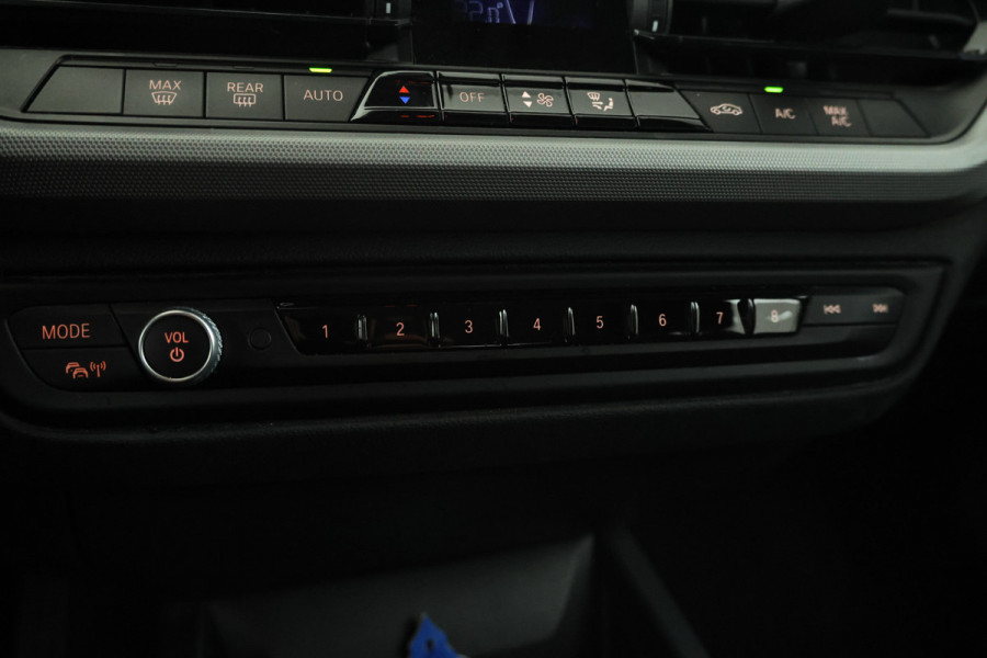 BMW 1-serie 118i 140PK, Navigatie, Climate,