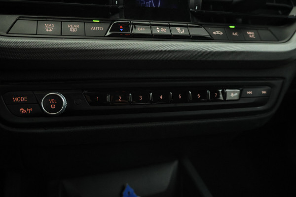 BMW 1-serie 118i 140PK, Navigatie, Climate,