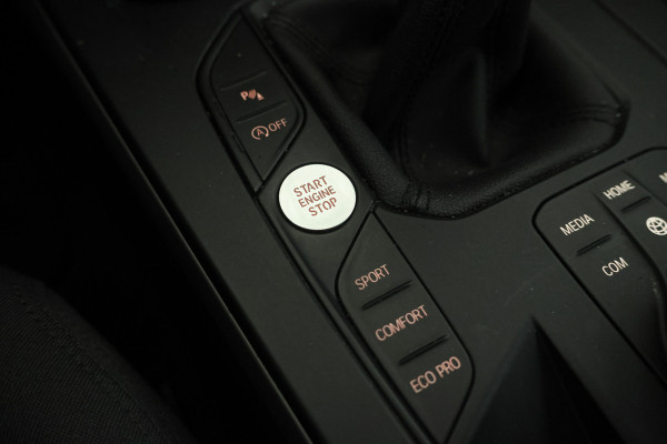 BMW 1-serie 118i 140PK, Navigatie, Climate,