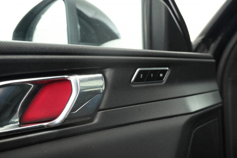 Lynk & Co 01 1.5 Zwarte hemel, Panorama dak, black pakket!!