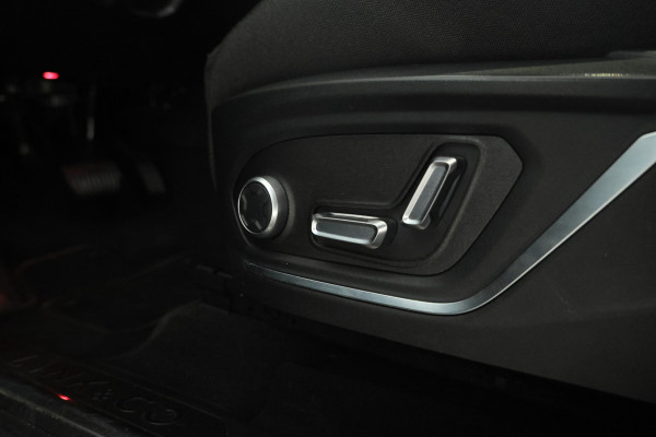 Lynk & Co 01 1.5 Zwarte hemel, Panorama dak, black pakket!!