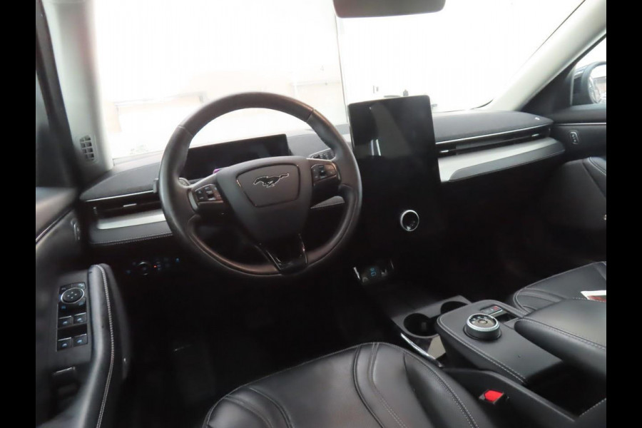 Ford Mustang Mach-E Extended RWD 98 kWh | Wordt verwacht | Panoramadak | Trekhaak | Bang&Olufsen | Elektrische achterklep