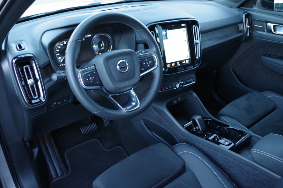 Volvo XC40 1.5 T5 262 PK Plug-In Hybrid Plus Dark, Leder-Alcantara, Harman/Kardon Sound, Winterpakket