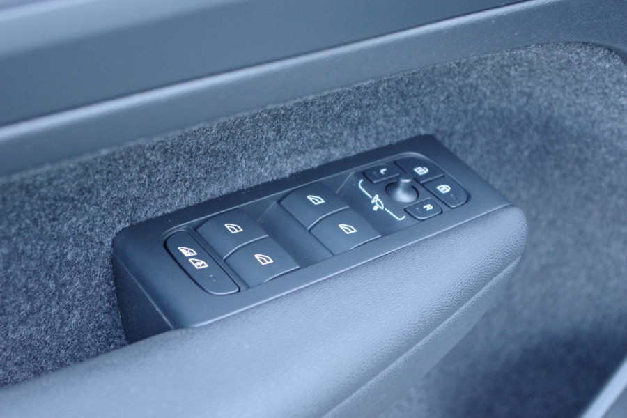 Volvo XC40 1.5 T5 262 PK Plug-In Hybrid Plus Dark, Leder-Alcantara, Harman/Kardon Sound, Winterpakket