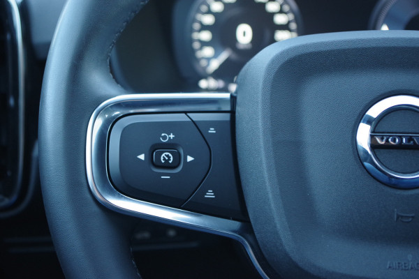 Volvo XC40 1.5 T5 262 PK Plug-In Hybrid Plus Dark, Leder-Alcantara, Harman/Kardon Sound, Winterpakket
