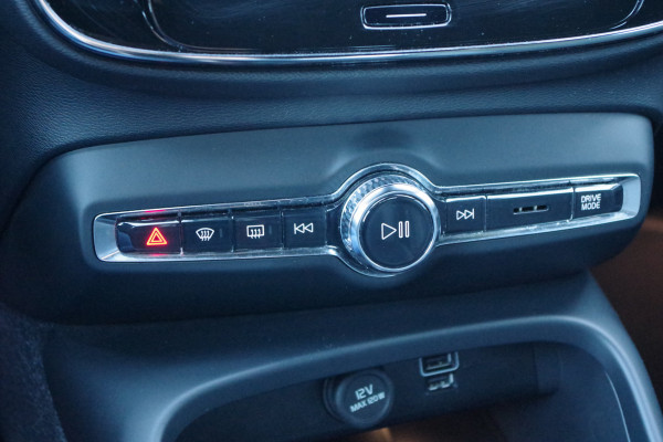 Volvo XC40 1.5 T5 262 PK Plug-In Hybrid Plus Dark, Leder-Alcantara, Harman/Kardon Sound, Winterpakket