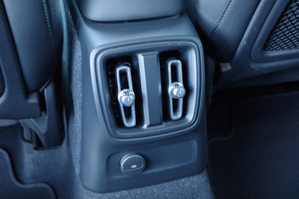 Volvo XC40 1.5 T5 262 PK Plug-In Hybrid Plus Dark, Leder-Alcantara, Harman/Kardon Sound, Winterpakket