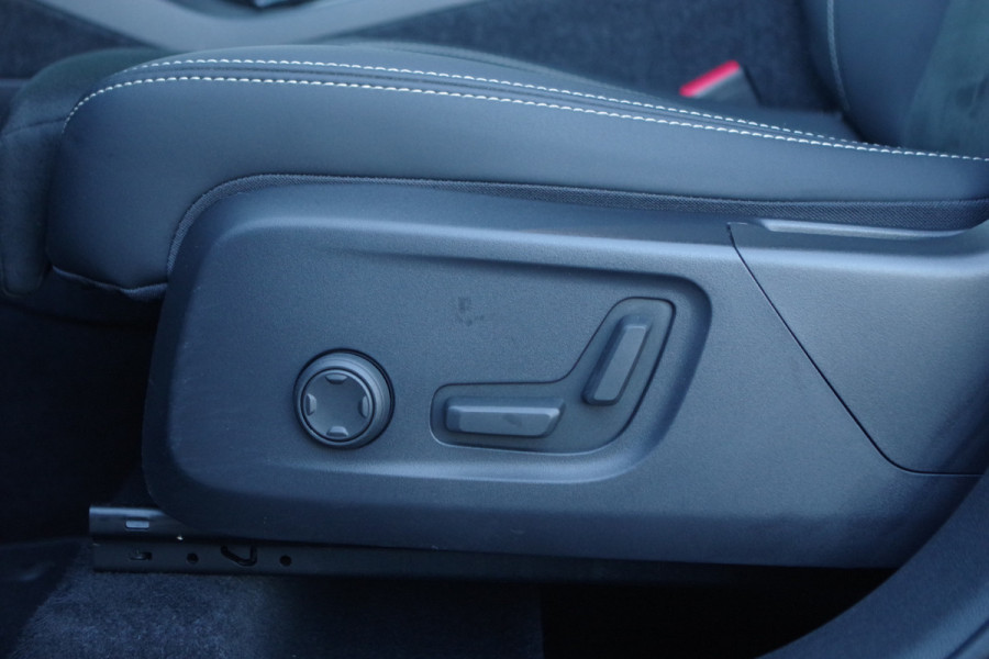 Volvo XC40 1.5 T5 262 PK Plug-In Hybrid Plus Dark, Leder-Alcantara, Harman/Kardon Sound, Winterpakket