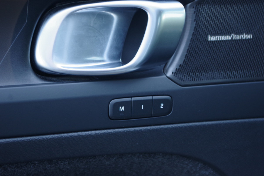 Volvo XC40 1.5 T5 262 PK Plug-In Hybrid Plus Dark, Leder-Alcantara, Harman/Kardon Sound, Winterpakket