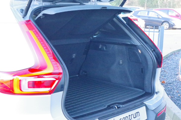 Volvo XC40 1.5 T5 262 PK Plug-In Hybrid Plus Dark, Leder-Alcantara, Harman/Kardon Sound, Winterpakket
