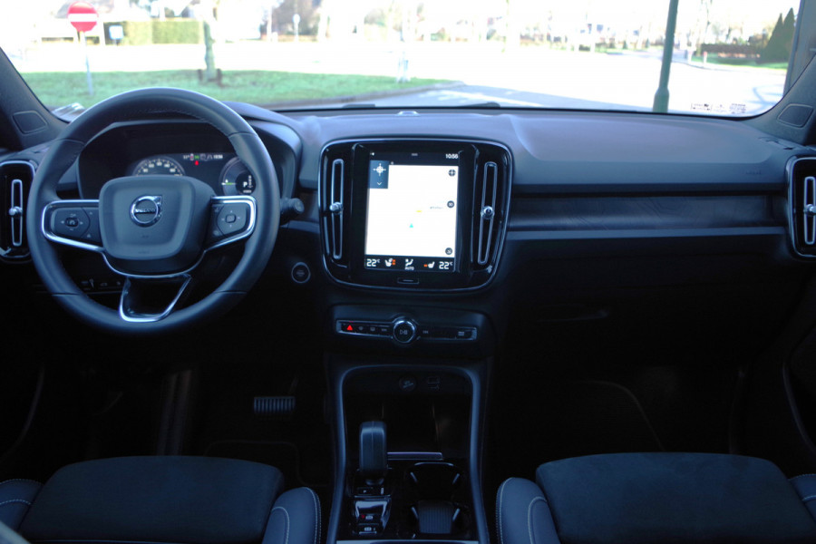 Volvo XC40 1.5 T5 262 PK Plug-In Hybrid Plus Dark, Leder-Alcantara, Harman/Kardon Sound, Winterpakket