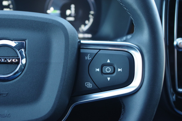 Volvo XC40 1.5 T5 262 PK Plug-In Hybrid Plus Dark, Leder-Alcantara, Harman/Kardon Sound, Winterpakket