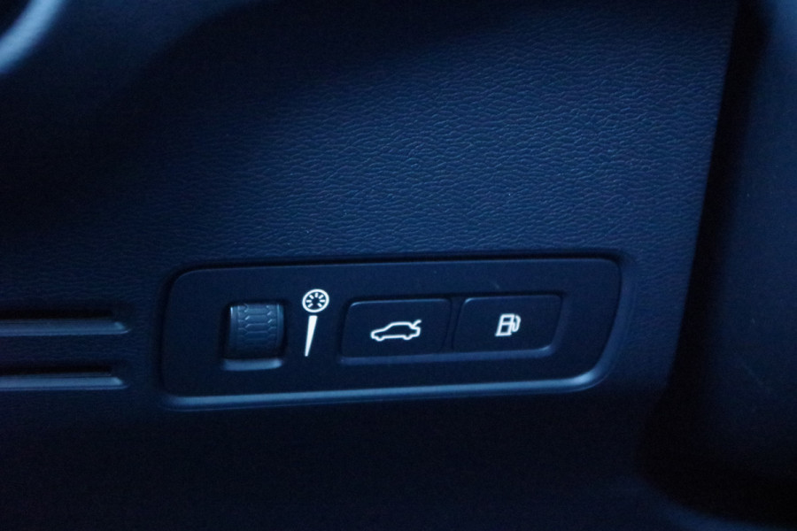 Volvo XC40 1.5 T5 262 PK Plug-In Hybrid Plus Dark, Leder-Alcantara, Harman/Kardon Sound, Winterpakket