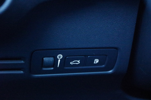 Volvo XC40 1.5 T5 262 PK Plug-In Hybrid Plus Dark, Leder-Alcantara, Harman/Kardon Sound, Winterpakket