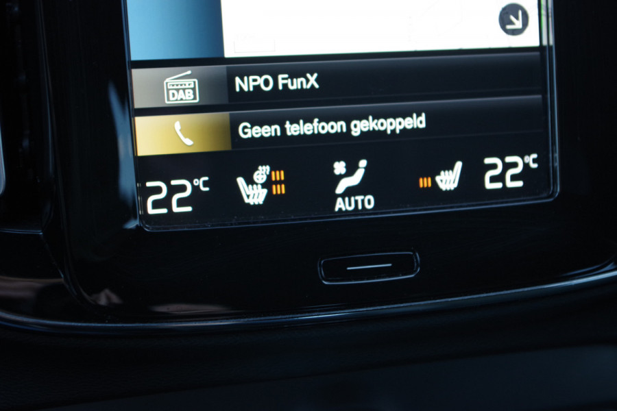 Volvo XC40 1.5 T5 262 PK Plug-In Hybrid Plus Dark, Leder-Alcantara, Harman/Kardon Sound, Winterpakket