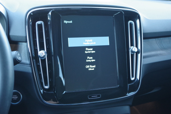 Volvo XC40 1.5 T5 262 PK Plug-In Hybrid Plus Dark, Leder-Alcantara, Harman/Kardon Sound, Winterpakket