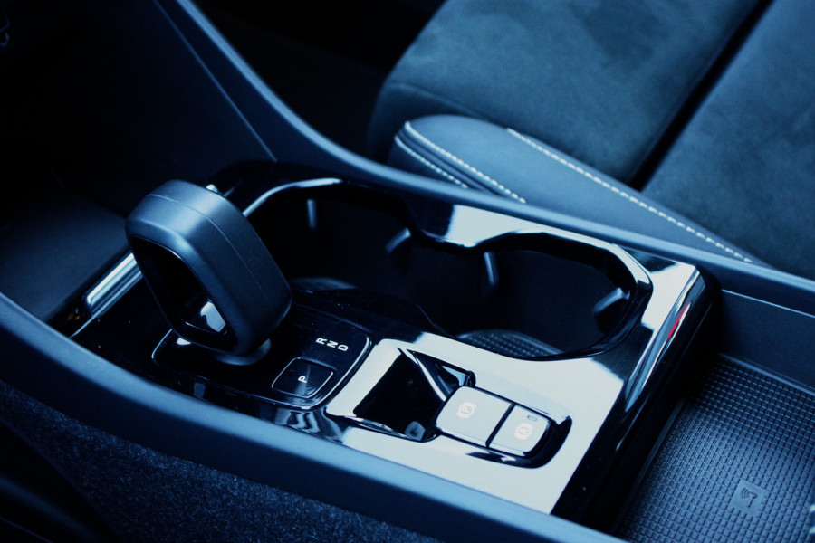 Volvo XC40 1.5 T5 262 PK Plug-In Hybrid Plus Dark, Leder-Alcantara, Harman/Kardon Sound, Winterpakket