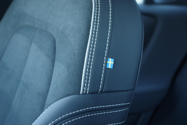 Volvo XC40 1.5 T5 262 PK Plug-In Hybrid Plus Dark, Leder-Alcantara, Harman/Kardon Sound, Winterpakket