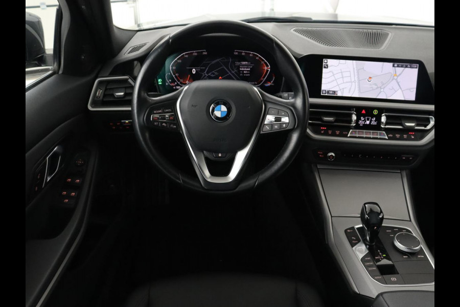BMW 3 Serie 318i Executive Edition | Adaptive cruise | Leder | Stoel & stuurverwarming | Carplay | Harman/Kardon | Navigatie | Live Cockpit | Climate control | Parkeerhulp