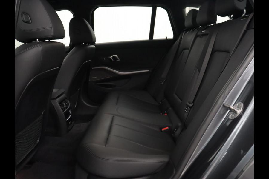 BMW 3 Serie 318i Executive Edition | Adaptive cruise | Leder | Stoel & stuurverwarming | Carplay | Harman/Kardon | Navigatie | Live Cockpit | Climate control | Parkeerhulp