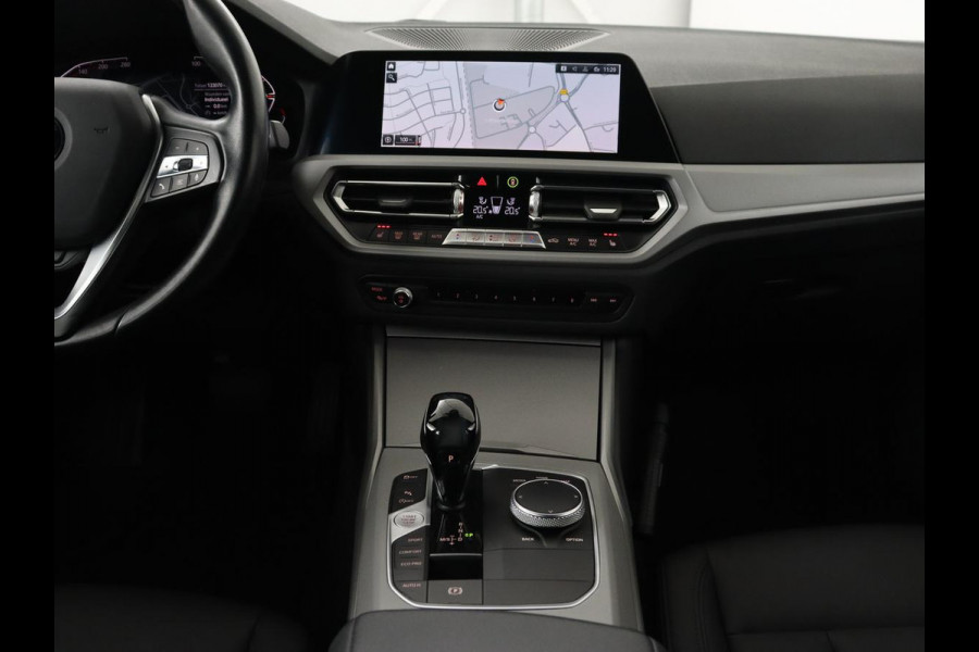 BMW 3 Serie 318i Executive Edition | Adaptive cruise | Leder | Stoel & stuurverwarming | Carplay | Harman/Kardon | Navigatie | Live Cockpit | Climate control | Parkeerhulp
