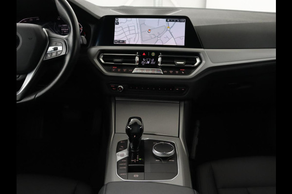 BMW 3 Serie 318i Executive Edition | Adaptive cruise | Leder | Stoel & stuurverwarming | Carplay | Harman/Kardon | Navigatie | Live Cockpit | Climate control | Parkeerhulp