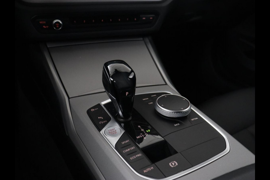 BMW 3 Serie 318i Executive Edition | Adaptive cruise | Leder | Stoel & stuurverwarming | Carplay | Harman/Kardon | Navigatie | Live Cockpit | Climate control | Parkeerhulp