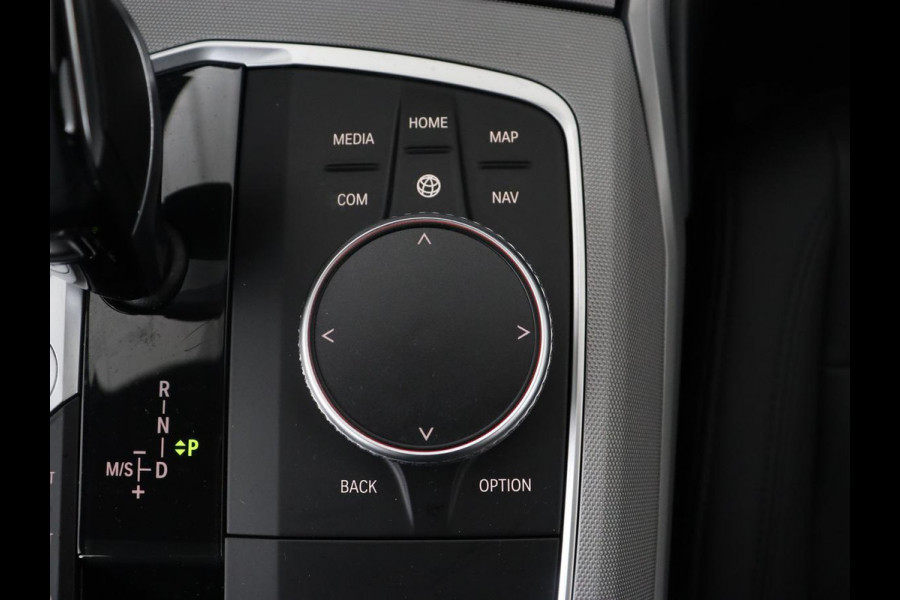 BMW 3 Serie 318i Executive Edition | Adaptive cruise | Leder | Stoel & stuurverwarming | Carplay | Harman/Kardon | Navigatie | Live Cockpit | Climate control | Parkeerhulp