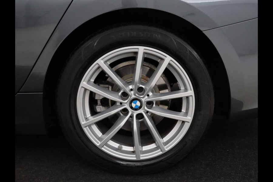 BMW 3 Serie 318i Executive Edition | Adaptive cruise | Leder | Stoel & stuurverwarming | Carplay | Harman/Kardon | Navigatie | Live Cockpit | Climate control | Parkeerhulp
