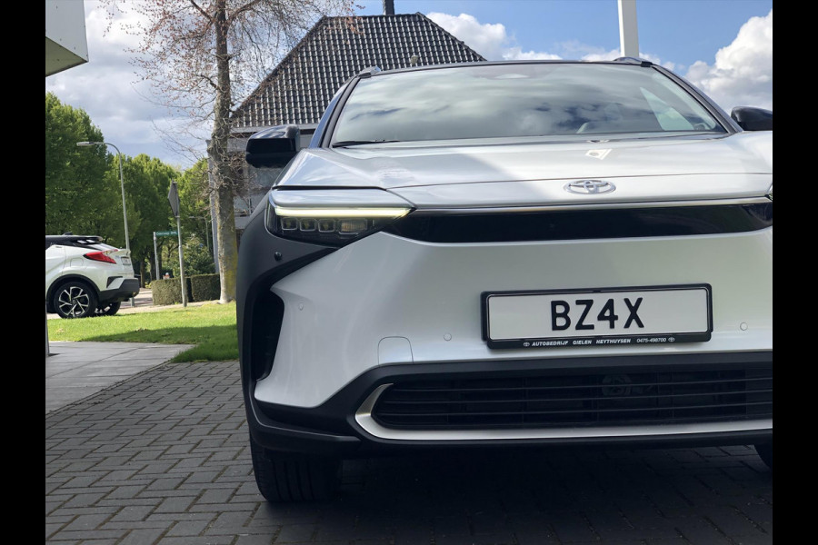 Toyota Bz4x 71,4 kWh 3-Fase Premium Bi-Tone + Panoramisch dak | JBL, Dodehoekherkenning, Leer, Parkeersensoren, Eerste eigenaar