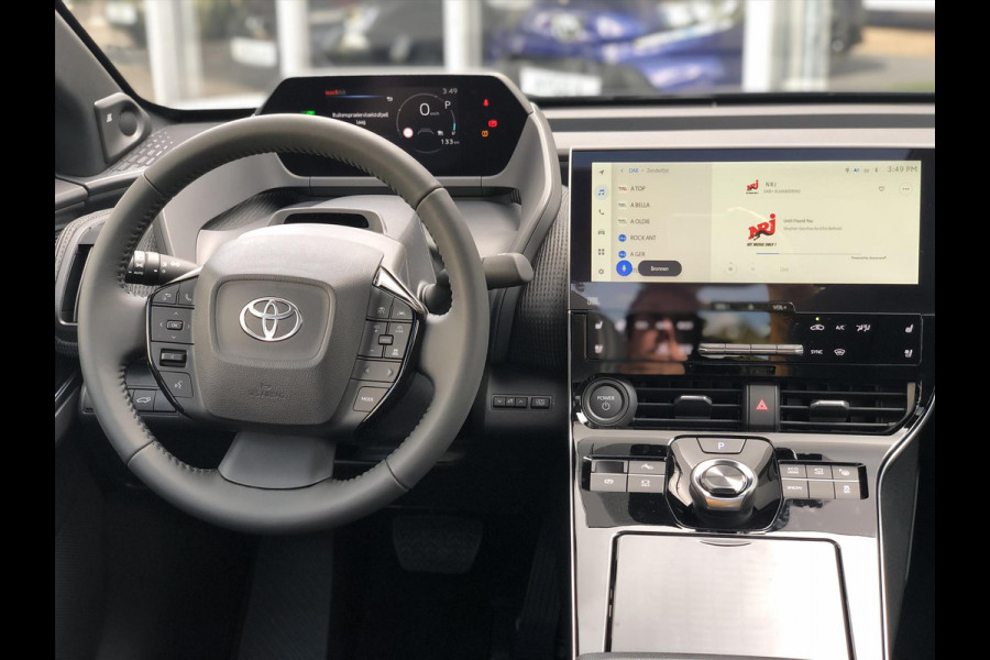 Toyota Bz4x 71,4 kWh 3-Fase Premium Bi-Tone + Panoramisch dak | JBL, Dodehoekherkenning, Leer, Parkeersensoren, Eerste eigenaar
