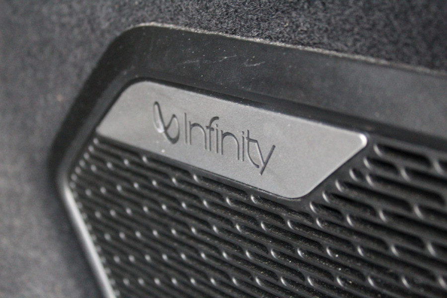 Lynk & Co 01 1.5-180pk. Luxe hybride rijden voor een reëel bedrag ! Trekgewicht 1.800kg ! Autm. airco, navigatie, telefoonvoorb., metallic lak, LM wielen, elektr. panodak, camera 360gr., adaptieve cruise cntrl., LED verlichting, Apple carplay/Android auto etc etc