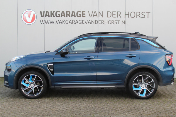 Lynk & Co 01 1.5-180pk. Luxe hybride rijden voor een reëel bedrag ! Trekgewicht 1.800kg ! Autm. airco, navigatie, telefoonvoorb., metallic lak, LM wielen, elektr. panodak, camera 360gr., adaptieve cruise cntrl., LED verlichting, Apple carplay/Android auto etc etc